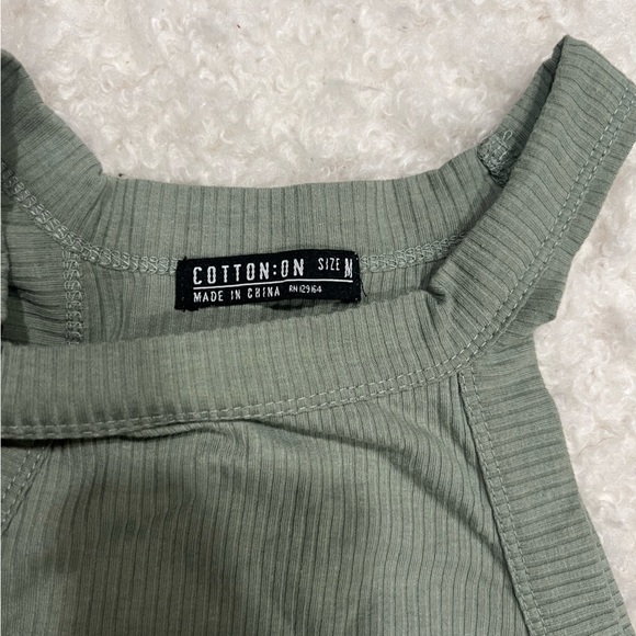 Basic tops - Picture 2 of 4